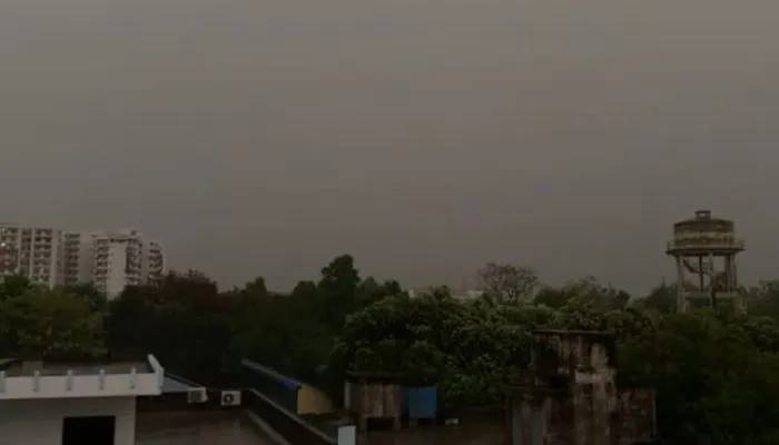 Kanpur Weather Today : खुशनुमा मौसम का लोग ले रहे आनंद, आज हो सकती बारिश, मौसम विभाग ने जताई संभावना