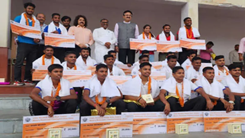 लखनऊ: जूनियर हॉकी एशिया कप के खिलाड़ियों का योगी सरकार ने किया सम्मान