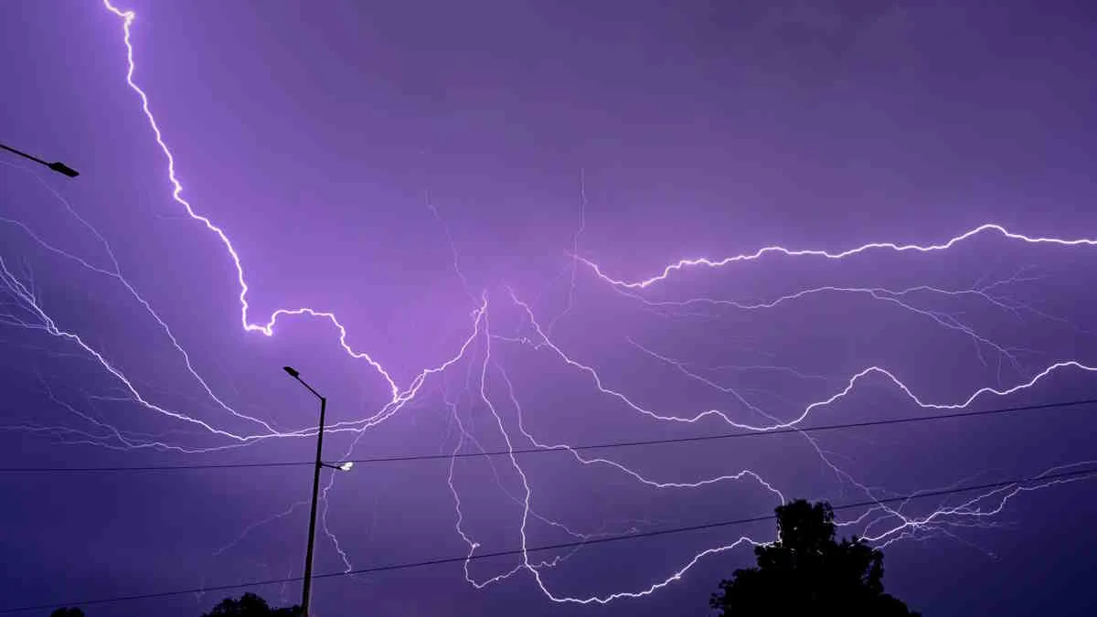 छत्तीसगढ़ के जशपुर में गिरी बिजली, दो लोगों की मौत, एक झुलसा