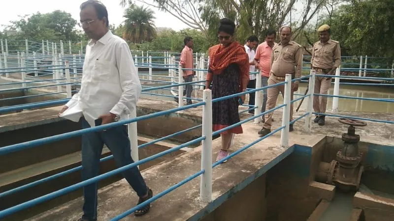 Mahoba News : प्रदूषित पानी की आपूर्ति से नागरिकों में पनपा आक्रोश, अधिकारियों ने निरीक्षण कर दिए ये निर्देश