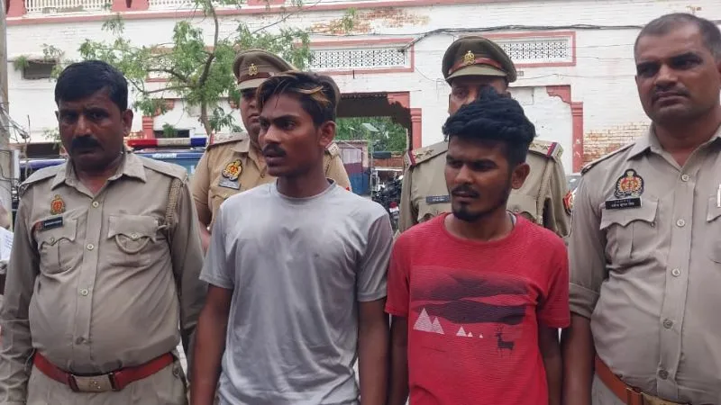 Kanpur News : पुलिस ने 24 घंटे के अंदर लूट के दो आरोपियों को दबोचा, तमंचे की बट मारकर लूटे थे 70 हजार रुपये