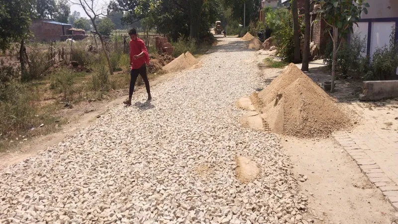 अयोध्या: मऊ शिवाला से बिछिया जाने वाली सड़क PWD और निगम के फेर में फंसी