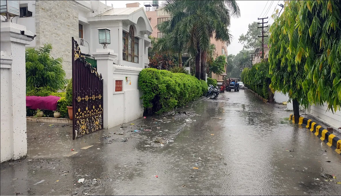 हल्द्वानी: बिना अनुमति नहर में लगा दी जाल, लोगों के घरों में घुसा पानी 