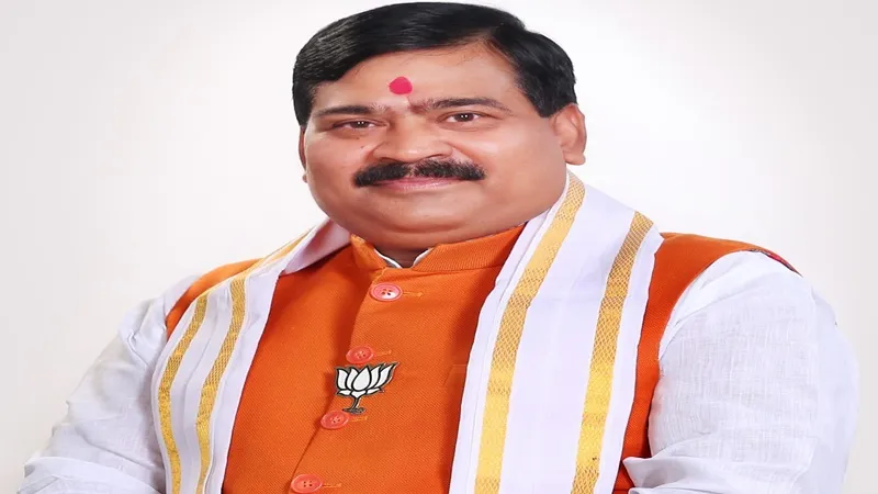 प्रतापगढ़: स्कूल में गंदगी पर सांसद ने की डीजी से शिकायत, प्रधानाध्यापक निलंबित