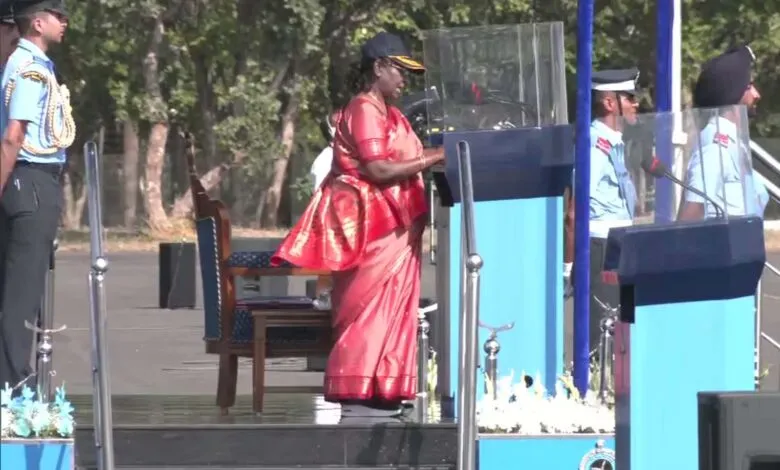 समग्र सुरक्षा परिदृश्य के मद्देनजर हमेशा तैयार रहने के लिए कदम उठा रही भारतीय वायुसेना: राष्ट्रपति 