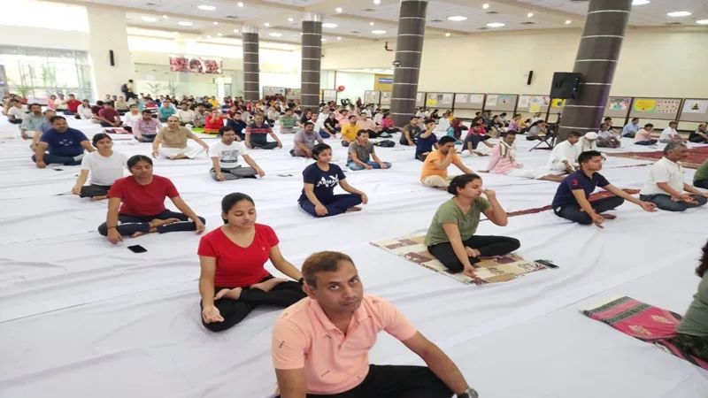 International Yoga Day 2023: SGPGI में योगासनों को देख मंत्र मुग्ध हुये लोग