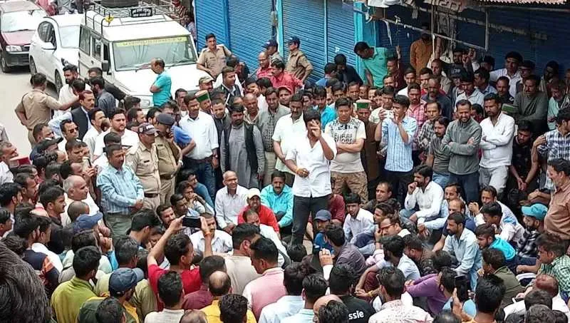 उत्तरकाशी: नाबालिग को भगाने की घटना के बाद समुदाय विशेष के खिलाफ विरोध, 15 दिन में दुकान खाली करने की चेतावनी