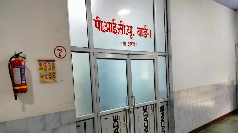 Farrukhabad News : मासूम को लेकर परिजन भटके, भर्ती करने को लेकर दो डाक्टरों में हुई नोकझोंक, देखकर सब हैरान