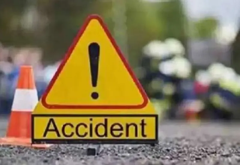 रामपुर : ट्रक ने बाइक को मारी टक्कर, महिला की मौत, बेटे के साथ दवा लेने जा रही थी 