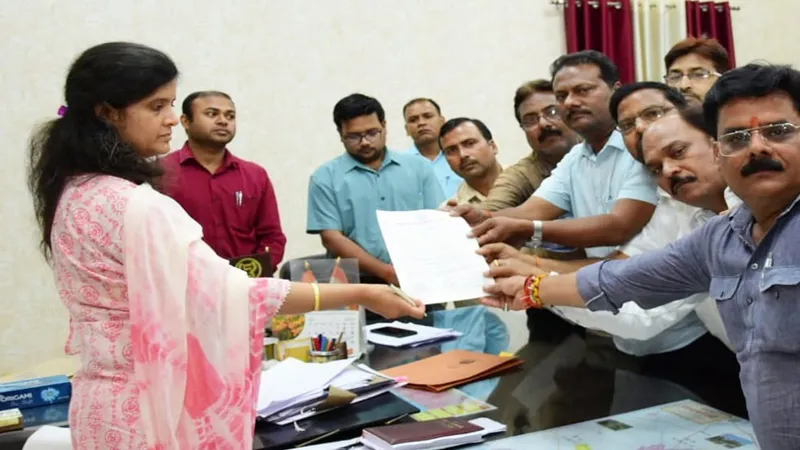 अयोध्या की छात्रा के मौत के मामले में कायस्थ समाज ने जताया विरोध, मुख्यमंत्री को संबोधित ज्ञापन डीएम को सौंपा