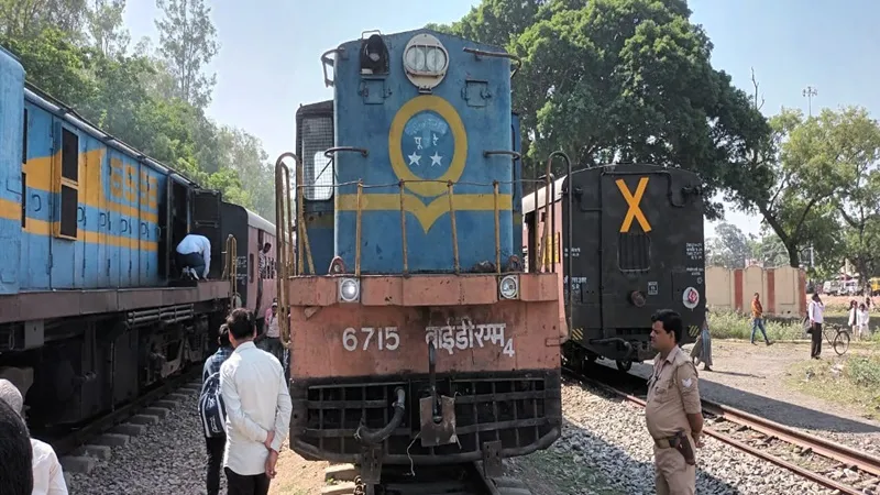 बहराइच: 27 दिन बाद भी पुलिस की पकड़ से दूर अराजक तत्व, लोको पायलट की सूझबूझ से टला था बड़ा रेल हादसा 