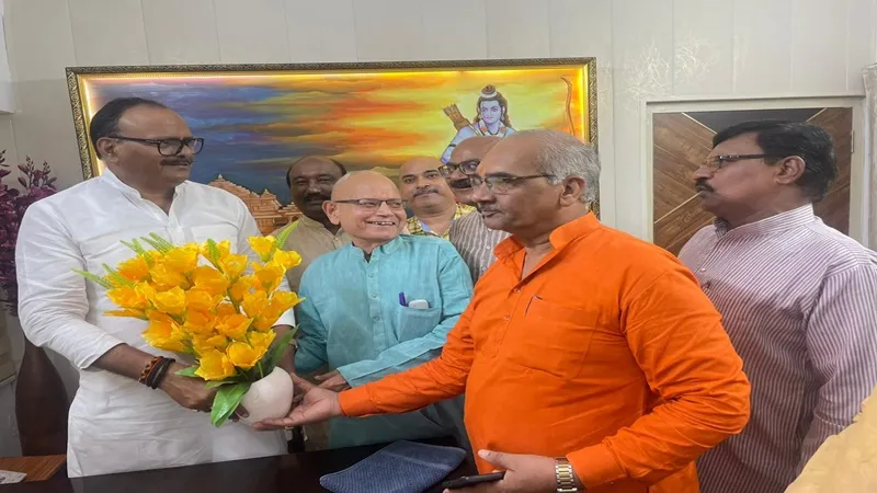 डिप्टी सीएम ब्रजेश पाठक से मिला कर्मचारी शिक्षक संयुक्त मोर्चा का प्रतिनिधि मंडल, स्थानान्तरण नीति पर रोक लगाने की कही बात