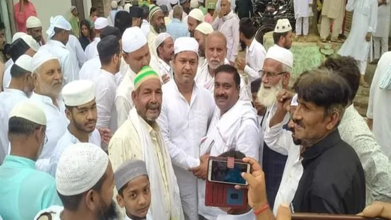 संतकबीरनगर: अकीदत के साथ पढ़ी गई ईद-उल-अजहा की नमाज, मुल्क में अमन-चैन की मांगी गई दुआ