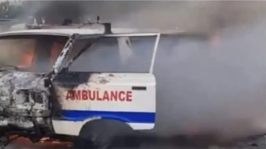 मणिपुर : भीड़ ने एम्बुलेंस में लगाई आग, मां-बेटे सहित तीन लोगों की मौत 