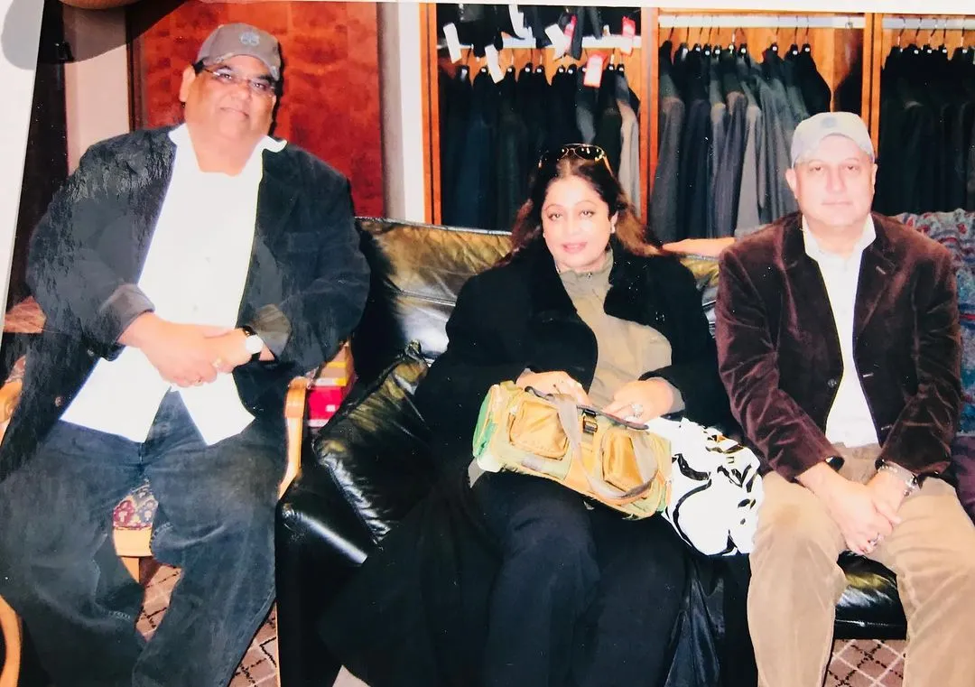 Kirron Kher Birthday : अनुपम खेर ने शेयर की तस्वीरें, बोले- 50 साल गुजर गए..,आप अब भी वैसी ही हैं, जैसी तब थीं