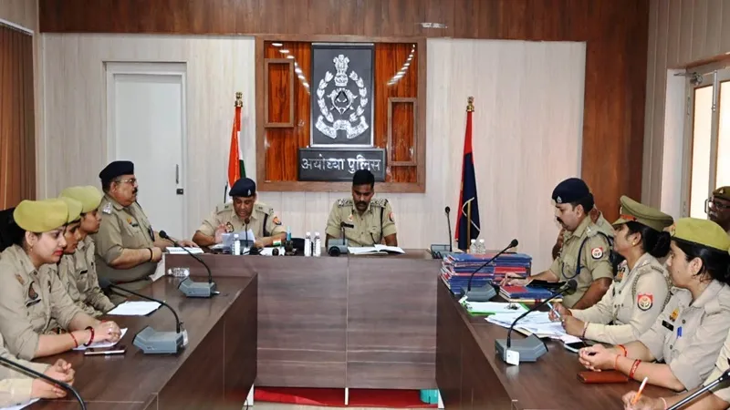 अयोध्या: अभियान के पूर्व महिला कर्मियों को दिए गए टिप्स, एसएसपी ने की विस्तार से चर्चा