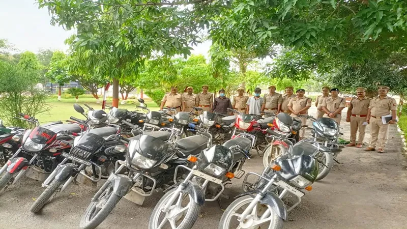 बहराइच: ऑटोलिफ्टर गैंग का भंडाफोड़, चोरी की 15 बाइकें बरामद, दो शातिर गिरफ्तार