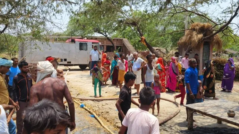 Unnao Fire News : तीन घरों में लगी आग, सामान जलकर राख, शादी की चल रही थी तैयारियां…