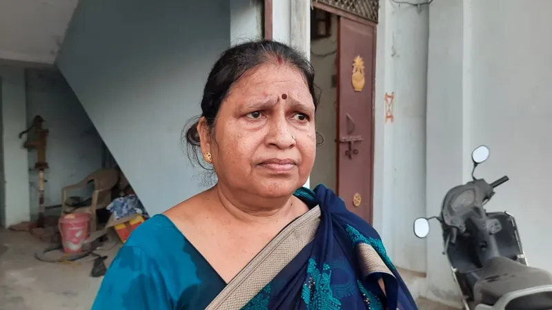 उन्नाव: गंगाघाट में सरेशाम फोरलेन पर रिटायर्ड बैंक मैनेजर की पत्नी से हुई चेन स्नेचिंग