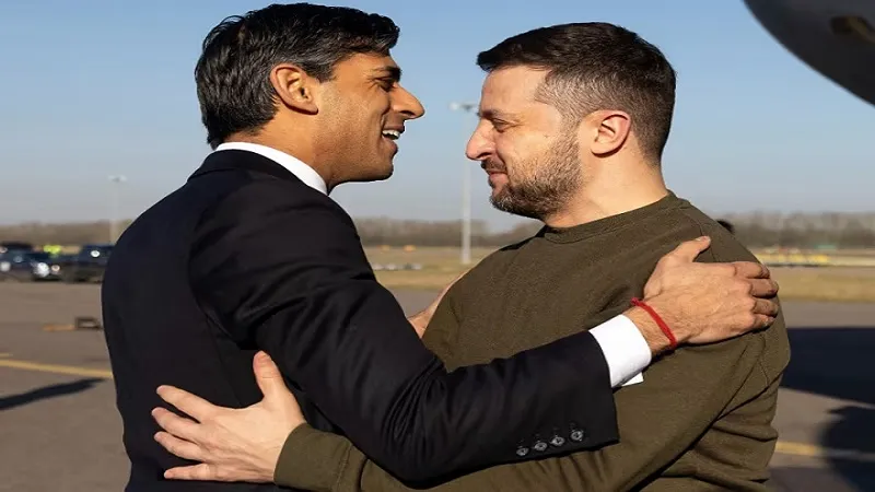 VIDEO: ऋषि सुनक ने यूक्रेन के राष्ट्रपति जेलेंस्की को खिलाई मां के हाथ की बनी बर्फी