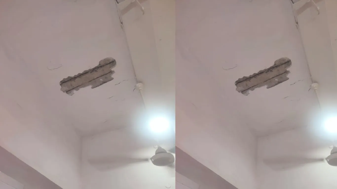 Haldwani News : डाक विभाग की इमारत हुई जर्जर, अनहोनी की आशंका, इमारत की छतों से गिरता प्लास्टर, कर्मियों में दहशत 