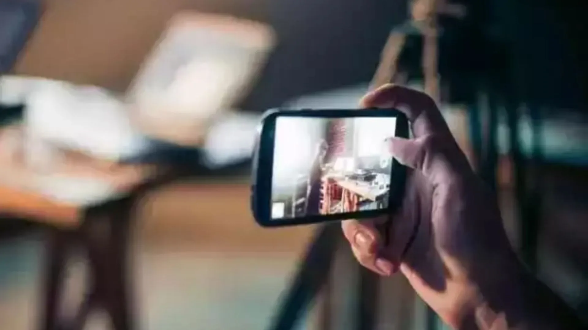 पीलीभीत: मकान मालिक के बेटे ने महिला किराएदार की अश्लील वीडियो बनाई और करने लगा ब्लैकमेल..जानिए पूरा मामला 