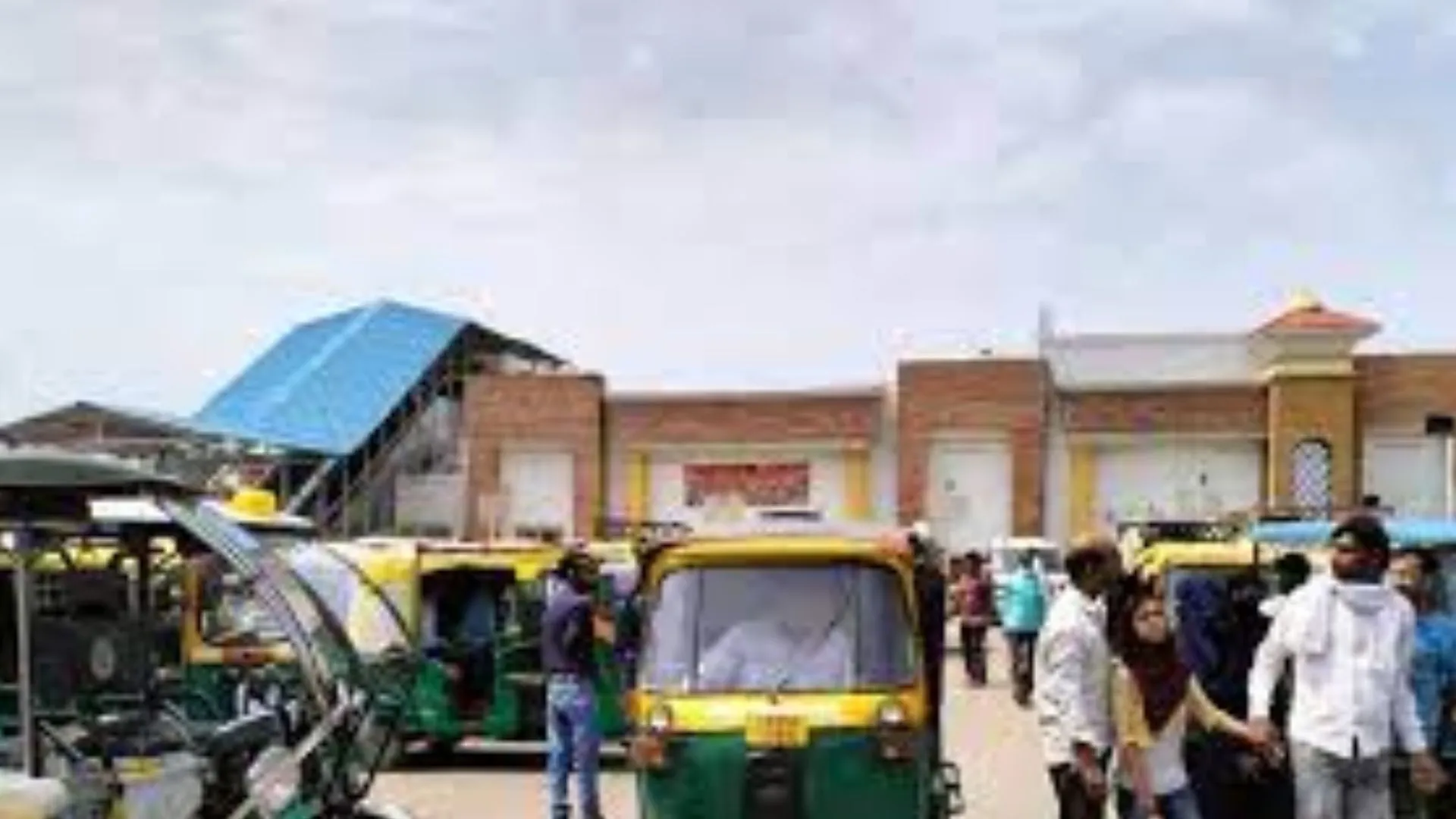 बरेली: जंक्शन पर ऑटो-टैक्सी पार्किंग हुई नि:शुल्क