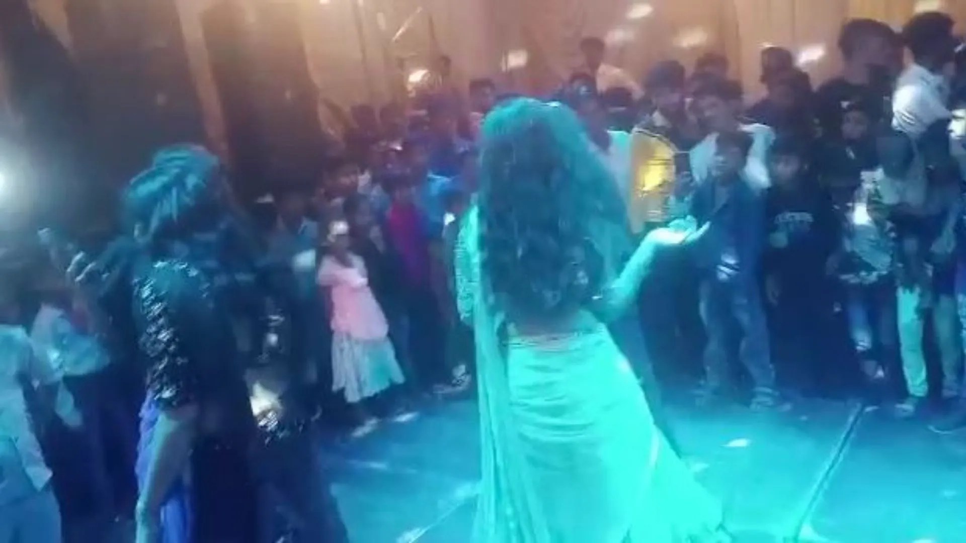 पीलीभीत: सिस्टम पर भारी प्रधान.. अब गोशाला में कराया नर्तकियों का डांस, वीडियो वायरल