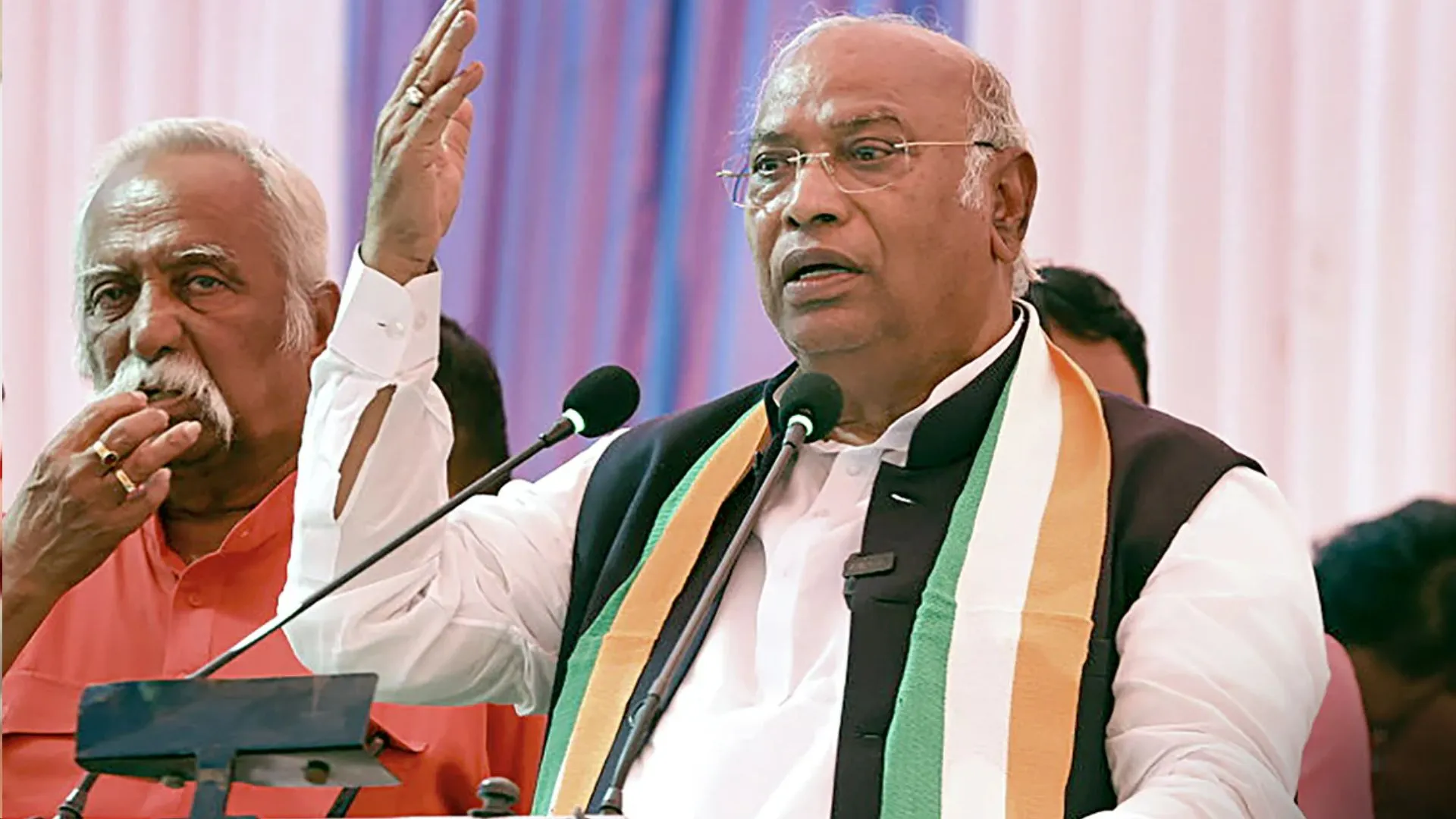 बालासोर ट्रेन हादसे पर जवाबदेही तय करने से ध्यान न भटकाए सरकार : मल्लिकार्जुन खड़गे 