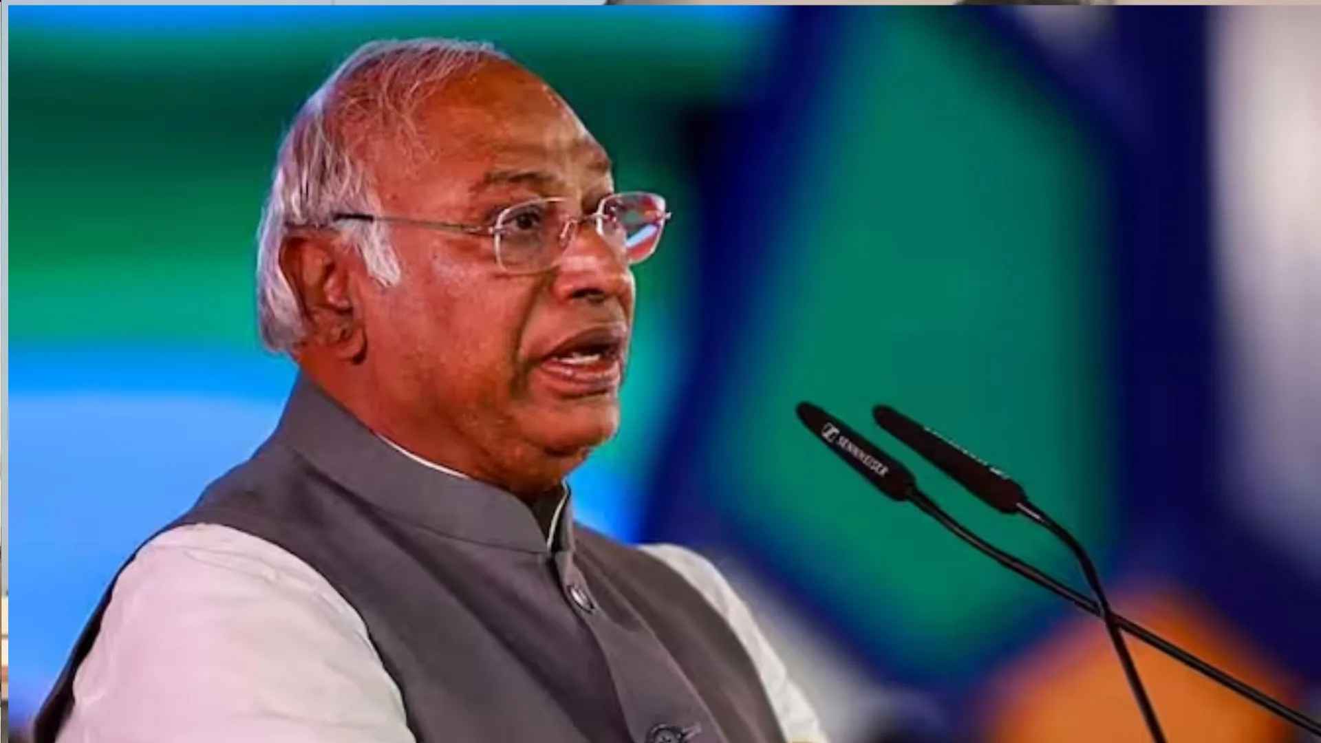 मोदी की चीन को 'क्लीन चिट' की भारी कीमत चुका रहा है देश : मल्लिकार्जुन खड़गे 