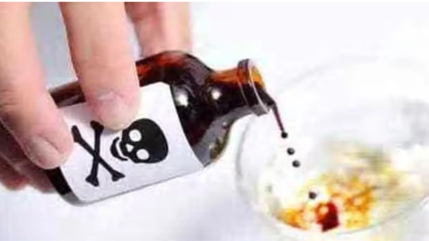 टनकपुरः  युवक ने खाया जहरीला पदार्थ, हालत गंभीर, हायर सेंटर रेफर