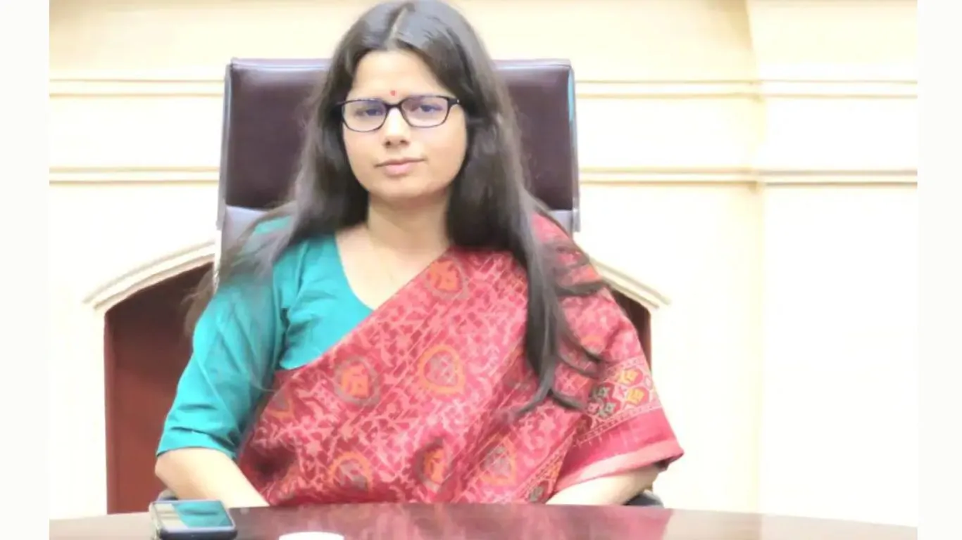 हल्द्वानीः भू-माफिया ने किया अवैध निर्माण, डीएम वंदना सिंह ने मांगी जांच रिपोर्ट 