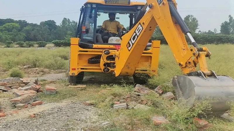 रामपुर: बिना नक्शे के चल रही प्लाटिंग पर गरजी आरडीए की जेसीबी, भूखंड स्वामियों में मचा हड़कंप