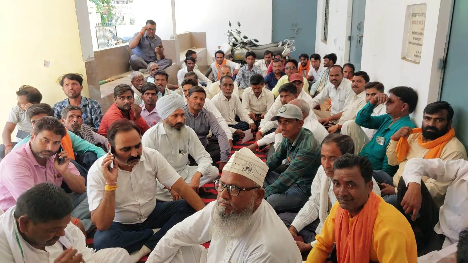 पीलीभीत: ऐसा क्या किया सीओ ने कि कोतवाली पहुंचकर खत्म हुआ आंदोलन, जानिए पूरा मामला 