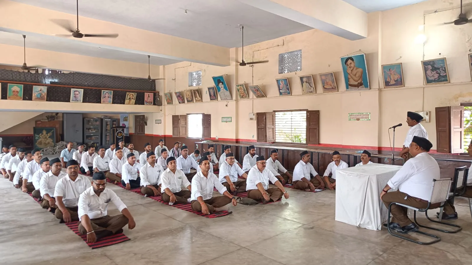 पीलीभीत: आरएसएस ने मनाया हिंदू साम्राज्य दिनोत्सव, स्वयंसेवक हुए शामिल