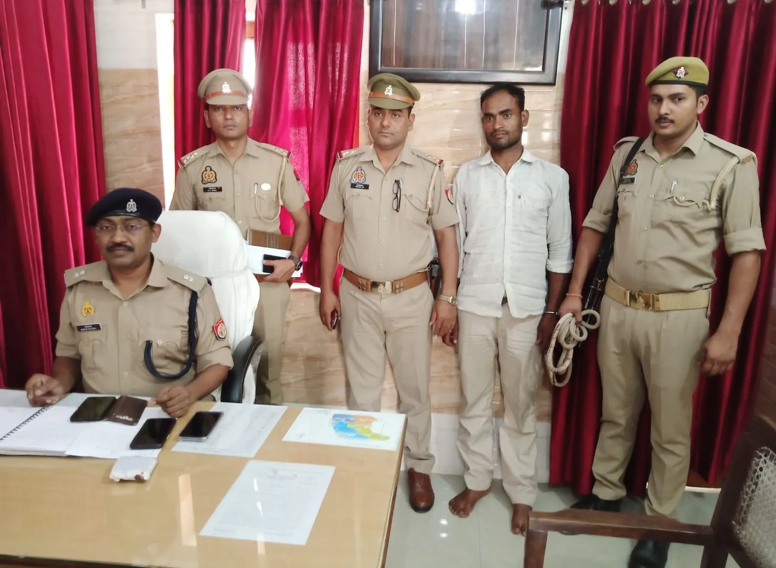 संभल: महिला को लूटने वाला आरोपी नकदी व जेवर समेत गिरफ्तार 