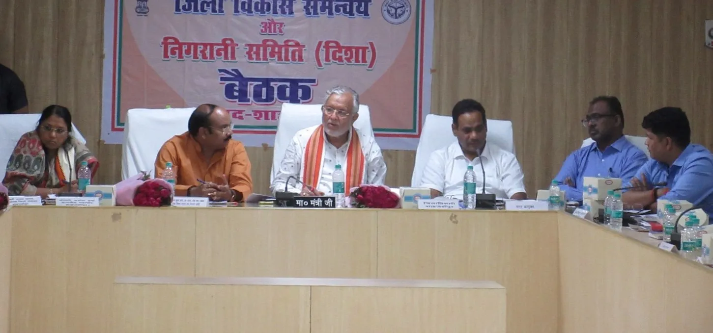 शाहजहांपुर: जनप्रतिनिधियों ने उठाए जर्जर सड़कों और बिजली की दुर्दशा के मुद्दे