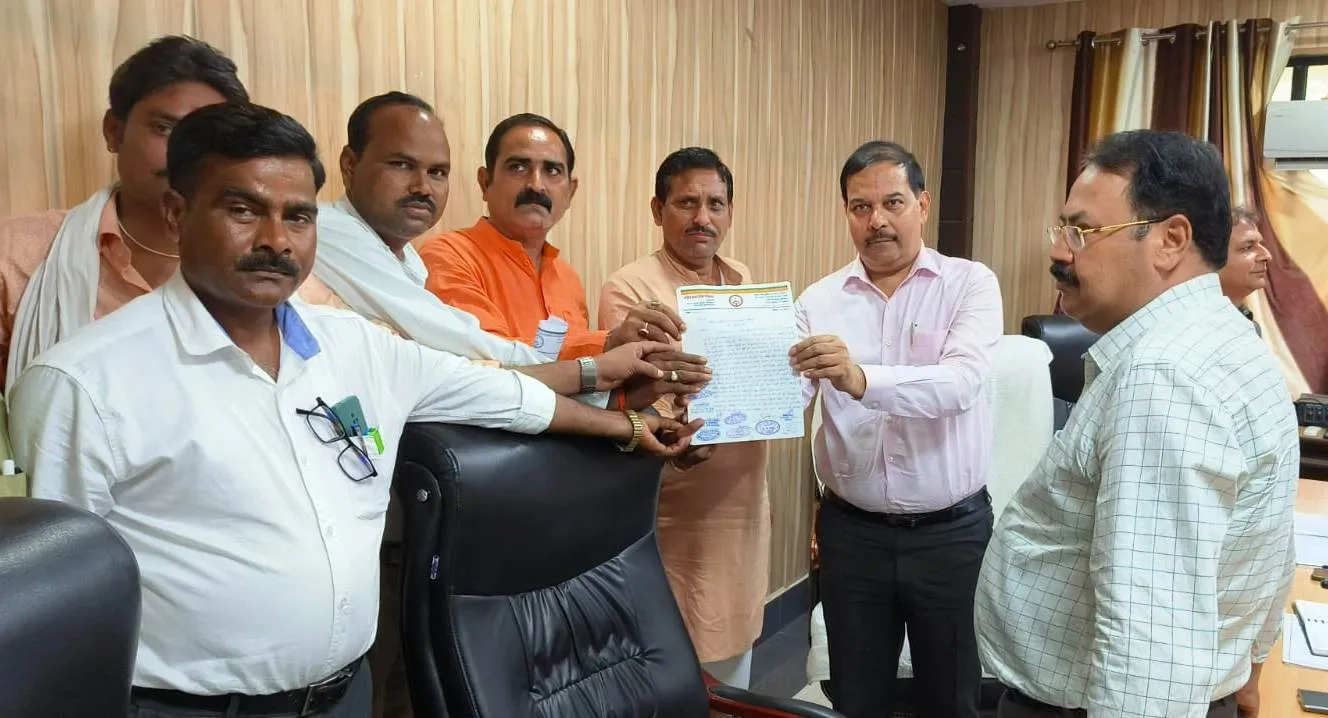 पीलीभीत: घोटाले में फंसे प्रधानों ने जिम्मेदारों पर उठाए सवाल, भरी हुंकार..जानिए पूरा मामला 