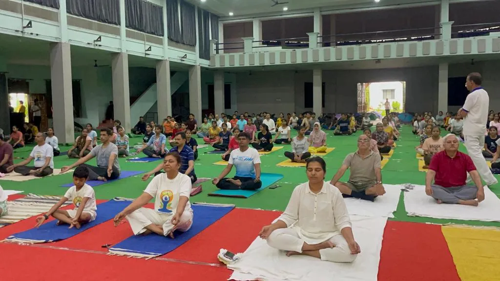 बरेली: योग दिवस के अवसर पर शिविर का आयोजन, लोगों को बताए गए योग करने के फायदे