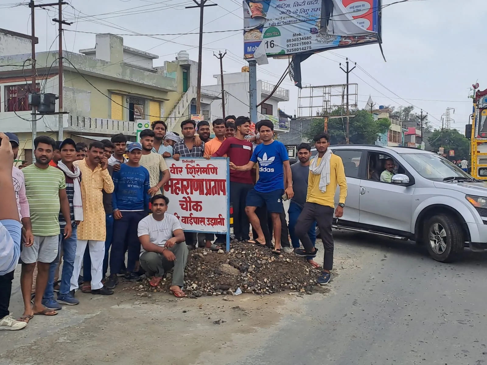 बदायूं: चौराहे पर प्रतिमा लगाने को लेकर क्षत्रिय और मौर्य आमने-सामने, हंगामा