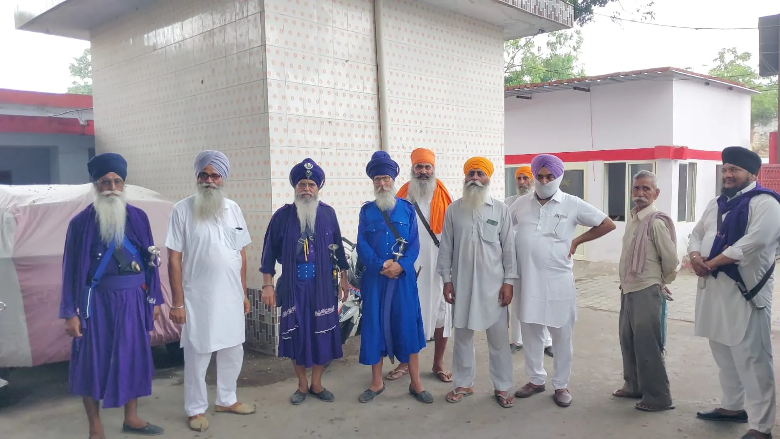 पीलीभीत: आखिर सिख संगत एकत्र होकर क्यों पहुंची कोतवाली और दी तहरीर..जानिए पूरा मामला 