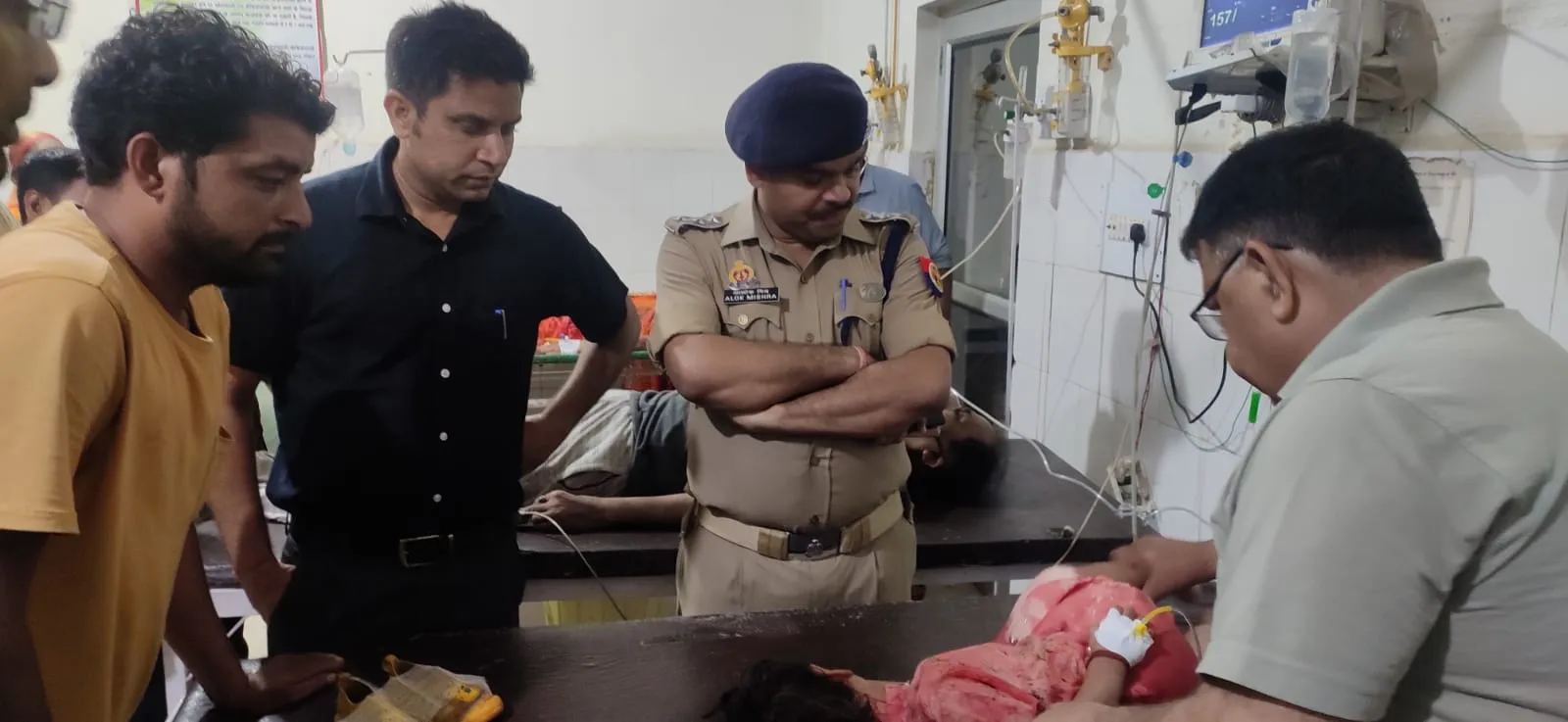 बदायूं: राजमार्ग किनारे खड़ी ट्राली में पीछे से घुसी कार, दो बच्चे समेत चार की मौत