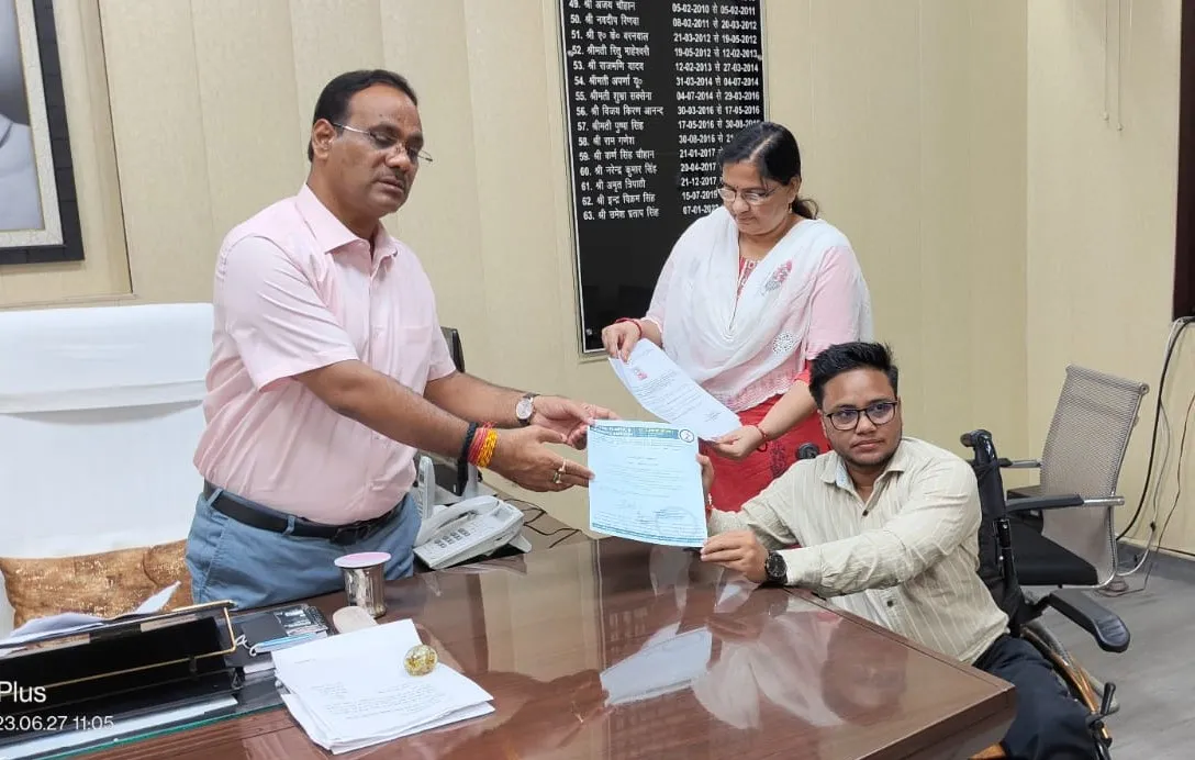 शाहजहांपुर: लड़की से लड़का बनीं शहीद रोशन सिंह की प्रपौत्री, डीएम ने दिया प्रमाण पत्र