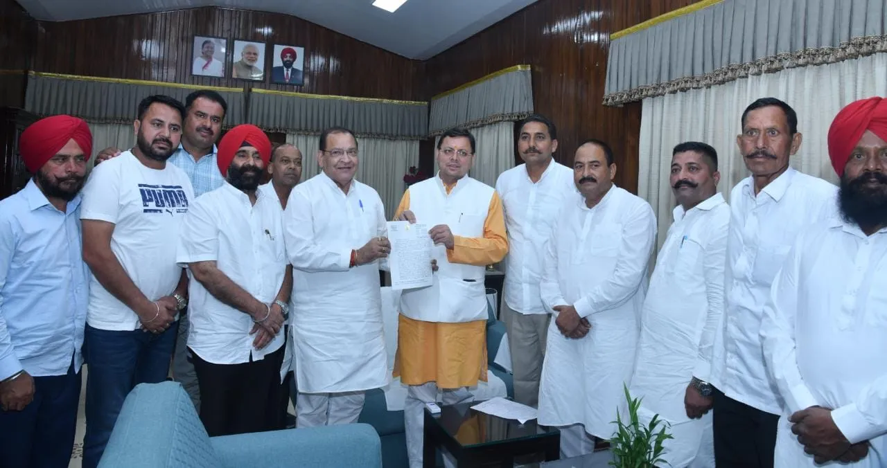 देहरादून: चीनी मिल को निजी हाथों में न सौंपने की मांग को लेकर सीएम धामी के पास पहुंचे किसान