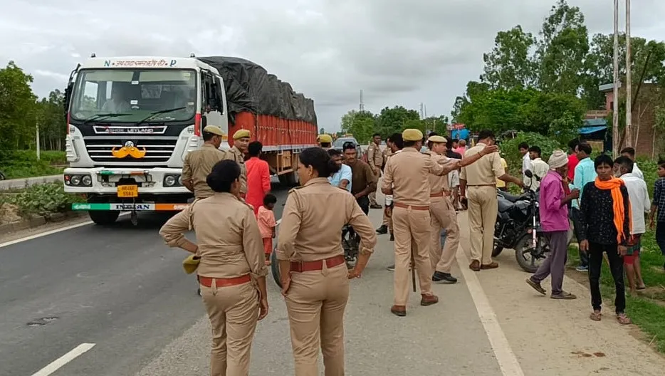 शाहजहांपुर: ट्राली के नीचे आने से मजदूर की मौत, पुलिस के खिलाफ परिजनों को फूटा गुस्सा