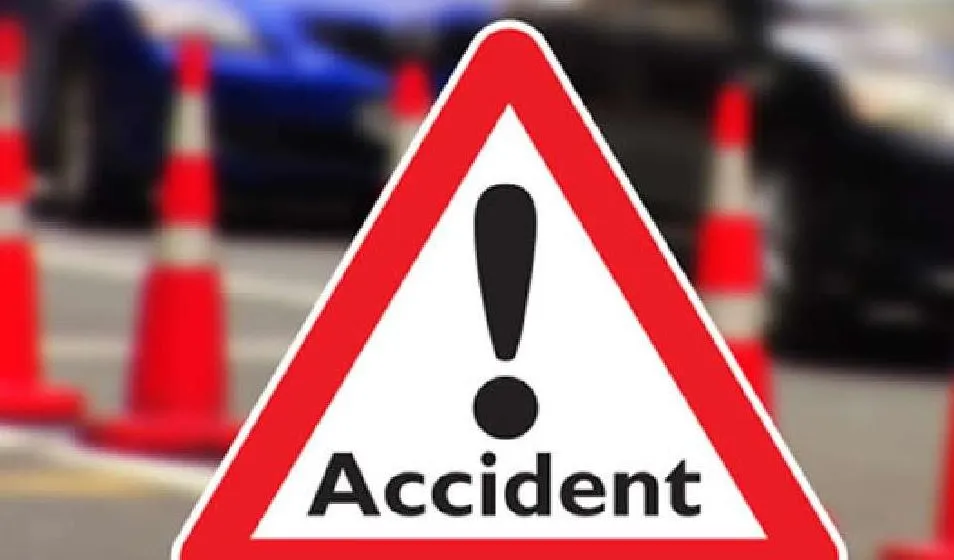 Hardoi Accident : बारात में शामिल होने जा रहे लोगों का टेम्पो पलटा,एक की मौत - 5 घायल 