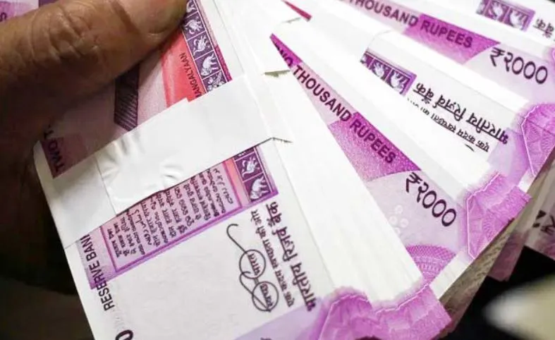 पीलीभीत: सड़क बनाई तक नहीं...ग्राम निधि से निकाल लिए 1.35 लाख, जानिए पूरा मामला 