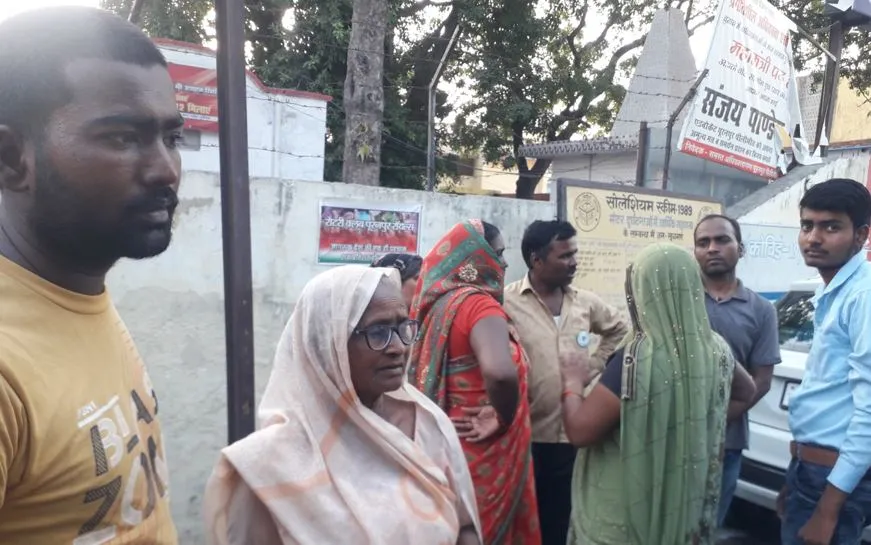 पीलीभीत: तहसीलदार पर ग्रामीण और वृद्धा को पीटने के आरोप, जानिए पूरा मामला 