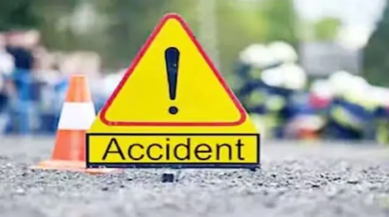 शाहजहांपुर: बोलेरो-बाइक की भिड़ंत में चार वर्षीय मासूम समेत तीन की मौत, नौ घायल