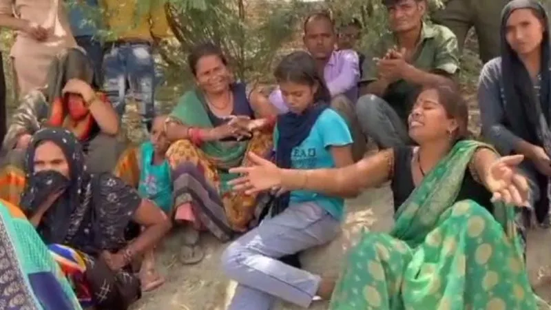 Kanpur Crime : घाट किनारे मिला युवक का शव, परिजनों बोले- हत्या कर फेंका गया, पुलिस पर लगे ये गंभीर आरोप